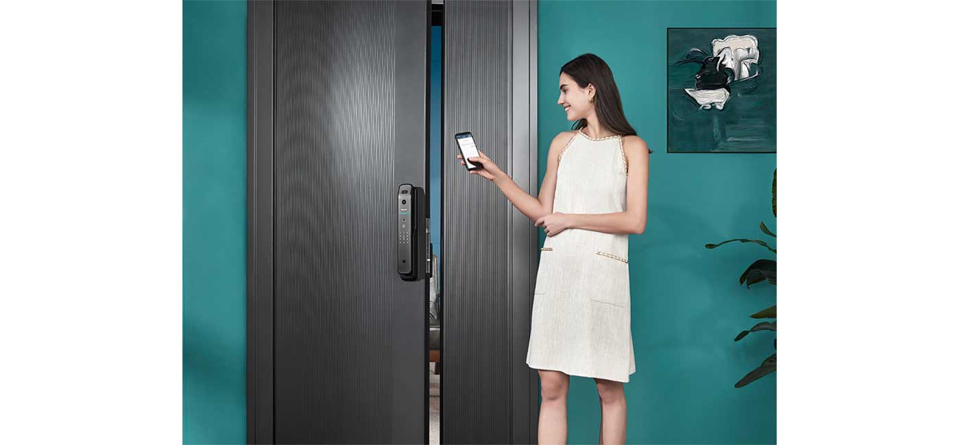 Philips EasyKey supports a Wi-Fi connection, letting you master the real-time doorway situation