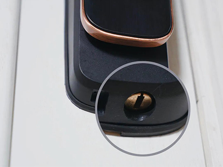 Why should the keyhole of the smart door lock be hidden?